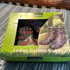 Gardenline women’s pull on rubber boots size 9 multicolor floral